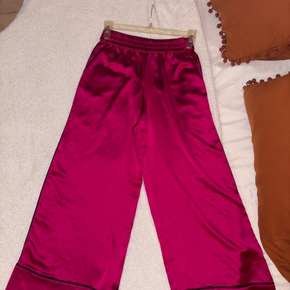 Victoria’s Secret silk pink lounge matching set - Picture 3 of 4